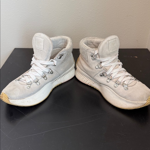 Sorel | Out N About III Conquest Winter Ankle Boot | Chalk, Sea Salt | Size 7 - Picture 6 of 8